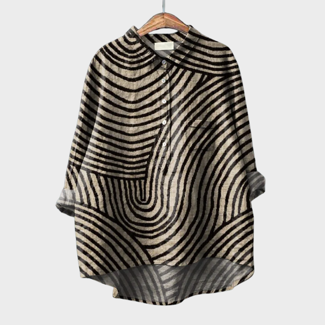 "Abigail | Elegante Blusa Estiva Leggera" could be rewritten as "Abigail | Chic Lightweight Summer Blouse".