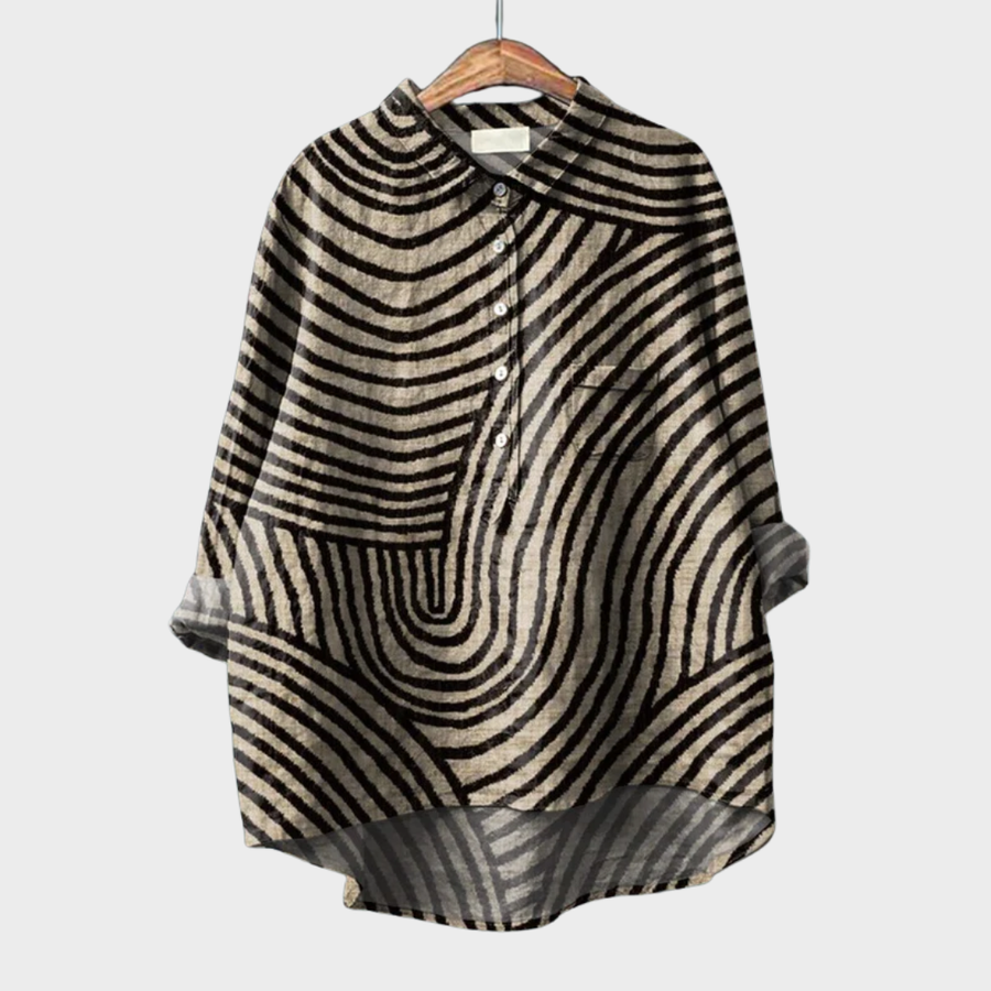 "Abigail | Elegante Blusa Estiva Leggera" could be rewritten as "Abigail | Chic Lightweight Summer Blouse".