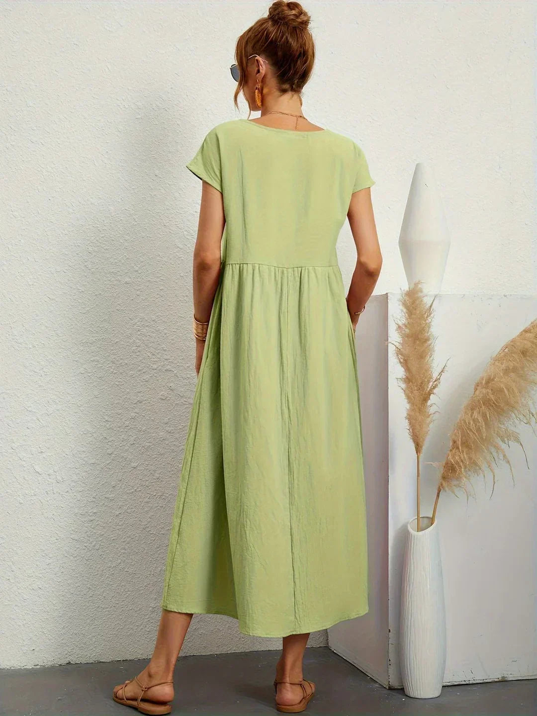 Abito midi fluido eleganza senza tempo